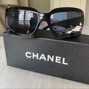 CHANEL 5076H sunglasses - black mother of pearl